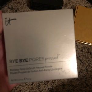 IT COSMETICS pressed translucent powder